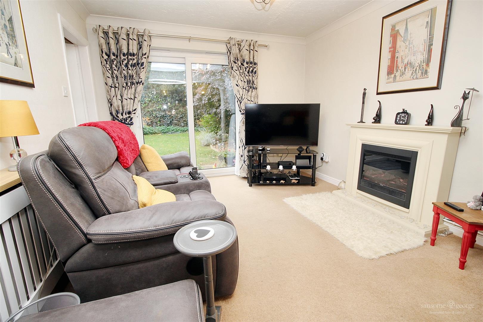 3 bed property in Cecil Aldin Drive, Reading